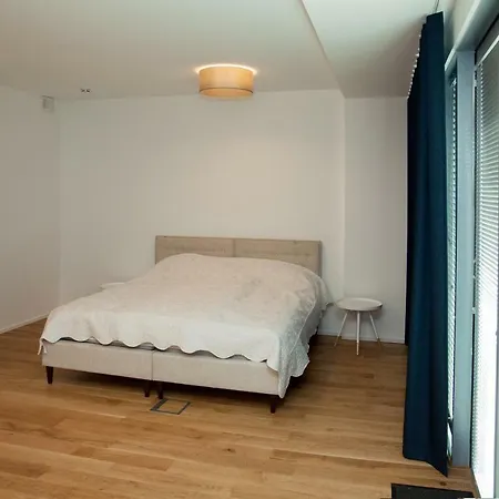 Riverside بارنو